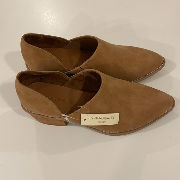 Cynthia Rowley Slip-on Suede Feel camel Shoe Boots/ SHOE BOOTIES IN SIZE 8.5 - Picture 2 of 6